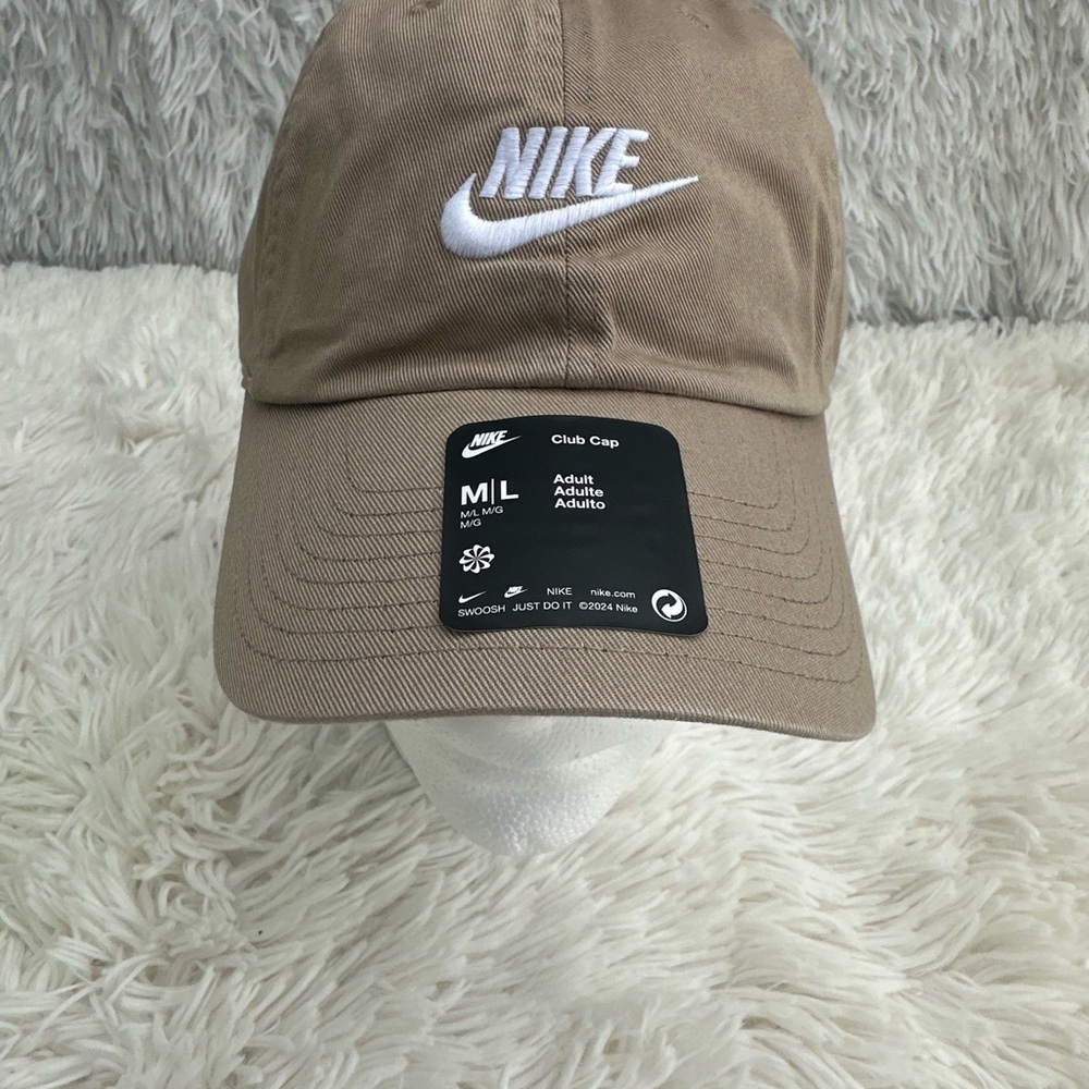 Adult Unisex Nike Beige Club Cap for Men M/L